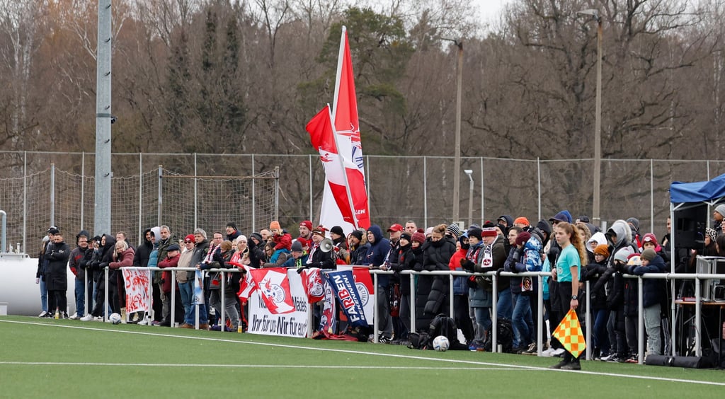 Die mitgereisten RB-Fans wurden in Nürnberg mit einem Sieg nach Rückstand belohnt.