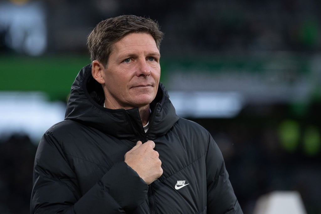 Frankfurts Trainer Oliver Glasner betritt das Stadion.