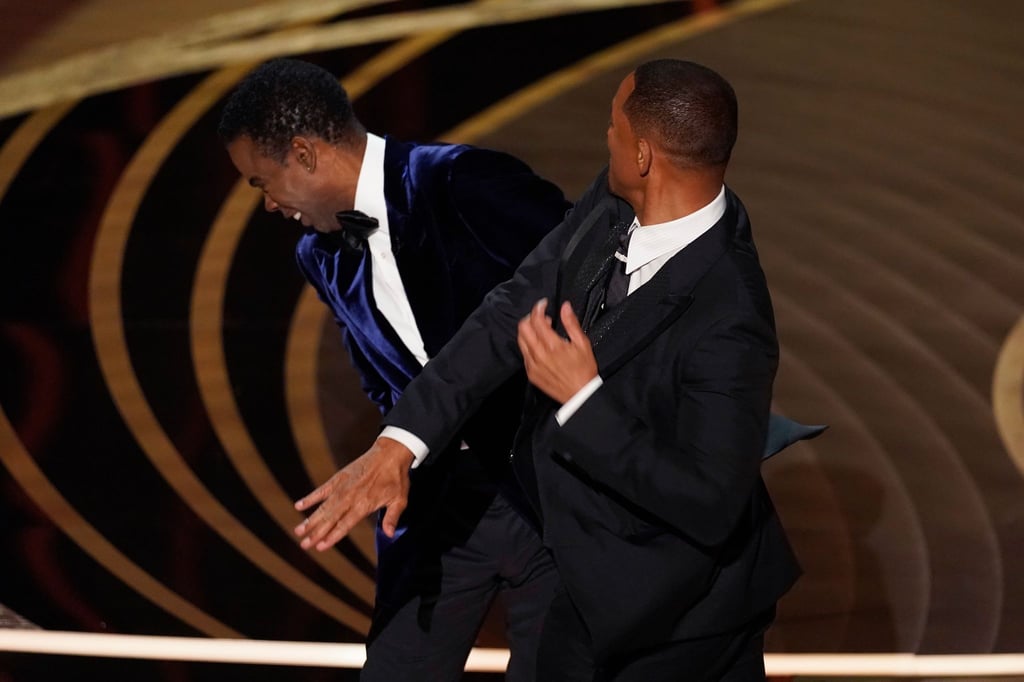 Will Smith (r) verpoasste dem Chris Rock 2022 eine Ohrfeige, weil dieser einen Witz über die Frisur von Smiths Ehefrau Jada gemacht hatte.