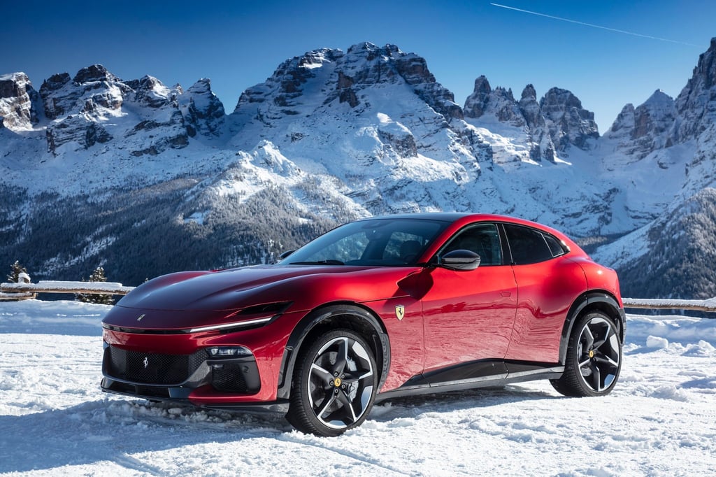 Für Matsch und Schnee: Mit dem Purosangue kann jeder, der es ich leisten kann, auch etwas abseits der Straßen mit einem Ferrari unterwegs sein.