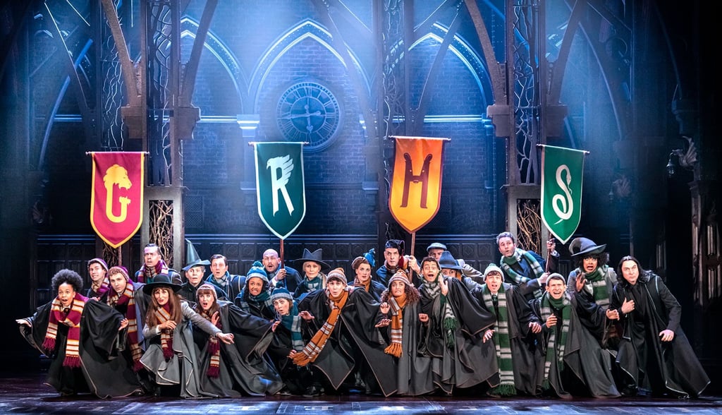Darsteller aus „Harry Potter und das verwunschene Kind“ im Mehr!-Theater am Hamburger Großmarkt. Das einst zweiteilige, je mehrstündige Stück kommt als kompakte einteilige Version zurück.