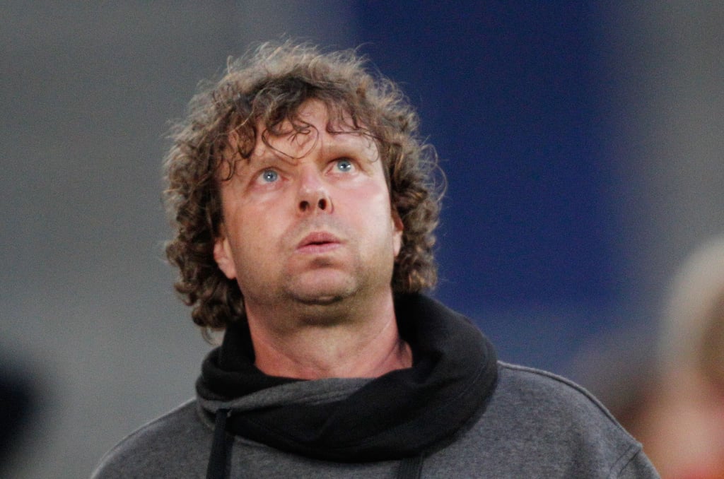 Trainer Stefan Krämer reagiert nach einem Spiel.