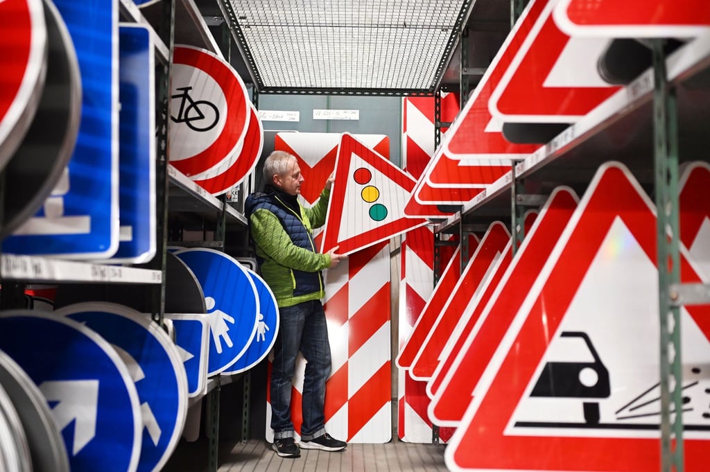Mehr als 400 Verkehrszeichen gibt es laut ADAC. Nur die wenigsten werden sie wohl alle kennen.