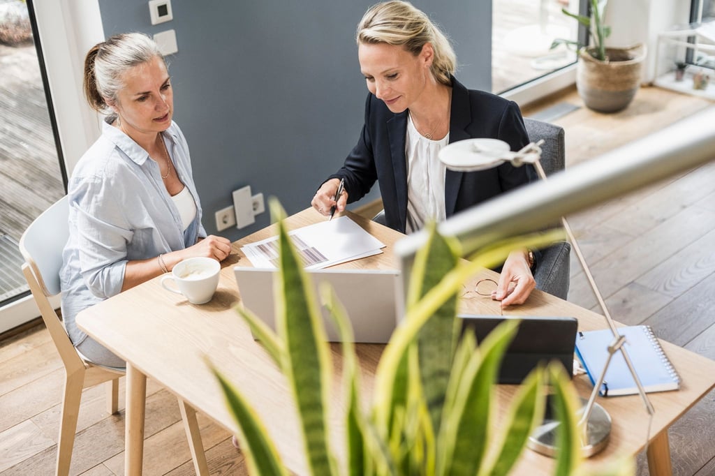 Expertise und ein gutes Vertrauensverhältnis: Bei der Wahl eines Finanz- oder Versicherungsberaters ist die Kompetenz nicht das einzig ausschlaggebende Kriterium.
