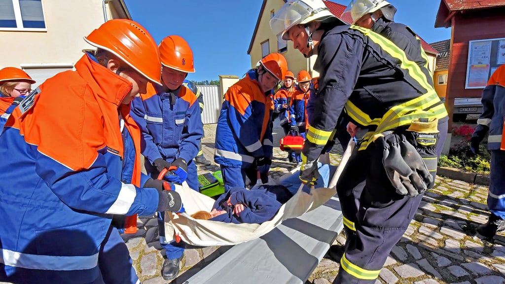 Die Jugendfeuerwehr in Drohndorf hat einen kompletten Diensttag zum Trainieren genutzt.