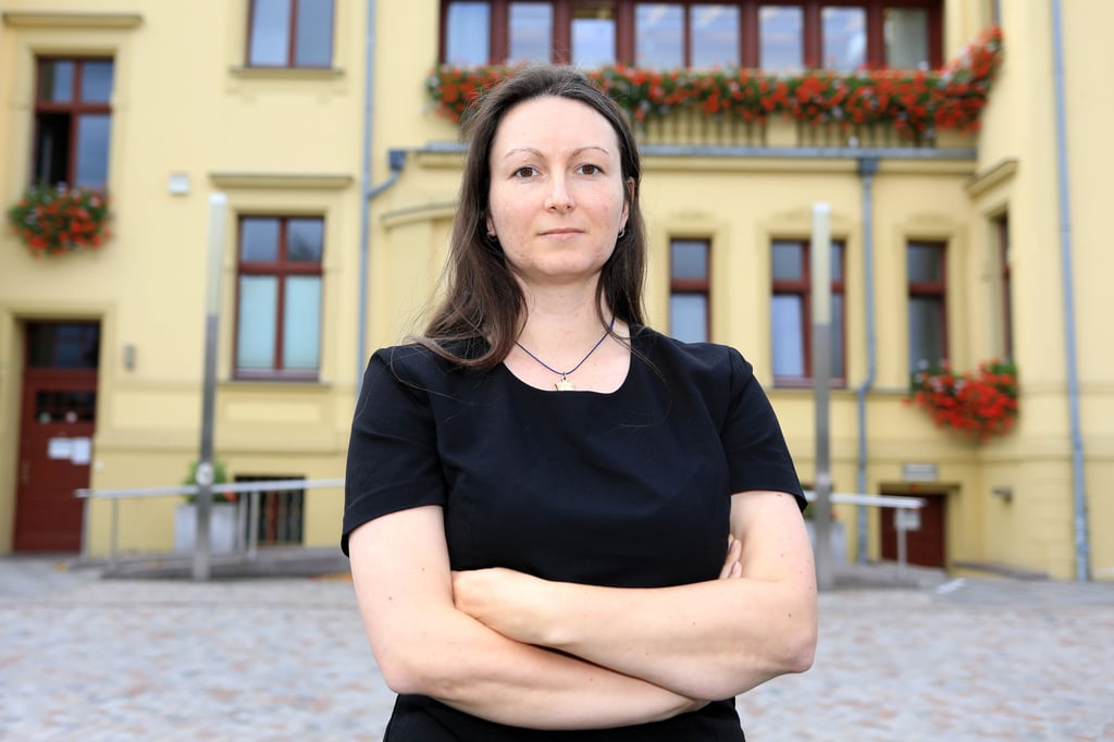 Die EU-Abgeordnete Karolin Braunsberger-Reinhold (CDU) aus Sachsen-Anhalt steht nach ihrem Weinfest-Eklat weiter unter Druck.