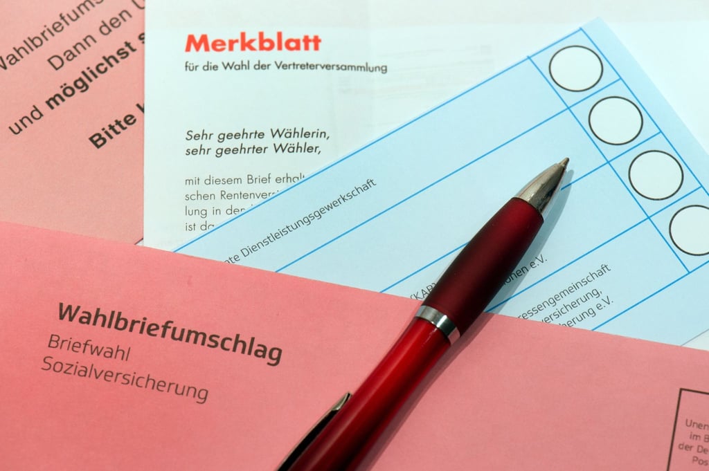 Kommen ab April: die Briefwahlunterlagen zur Sozialwahl 2023.