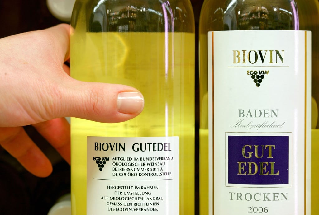 Die Weißwein-Marke „Biovin“ trägt das Siegel des Bundesverbandes Ökologischer Weinbau e.V., kurz „Ecovin“.