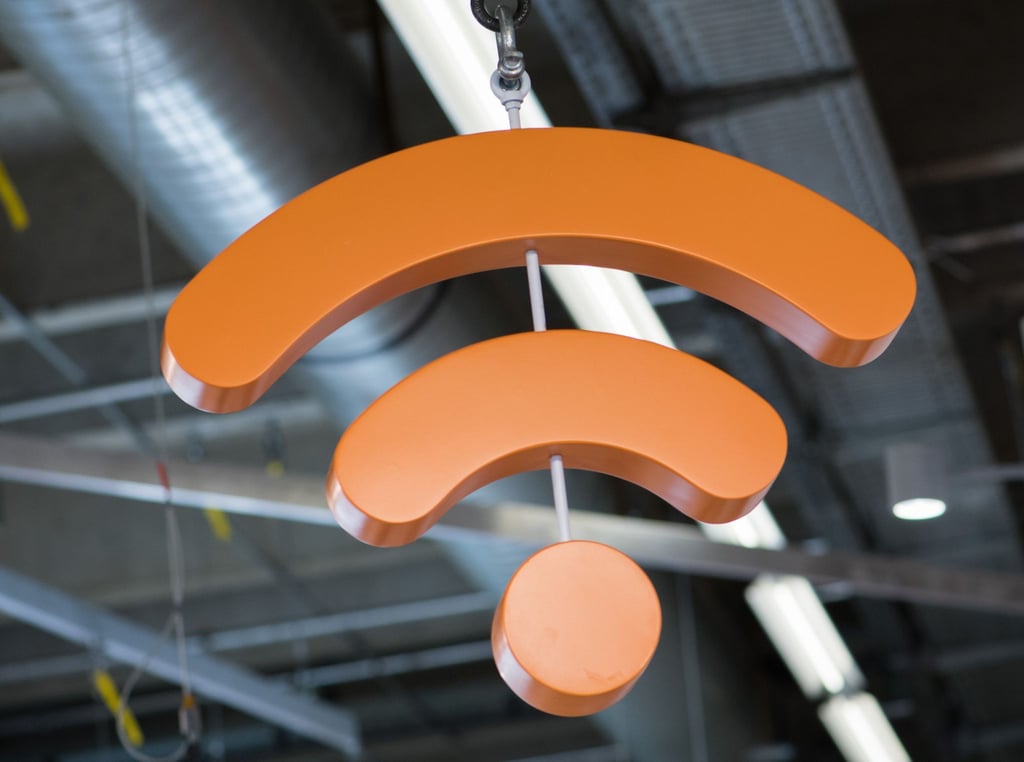 Der einzelne Router kommt in großen und verwinkelten Wohnungen gerne mal an seine Grenzen. Mesh-WLAN-Systeme sollen hier weiterhelfen.