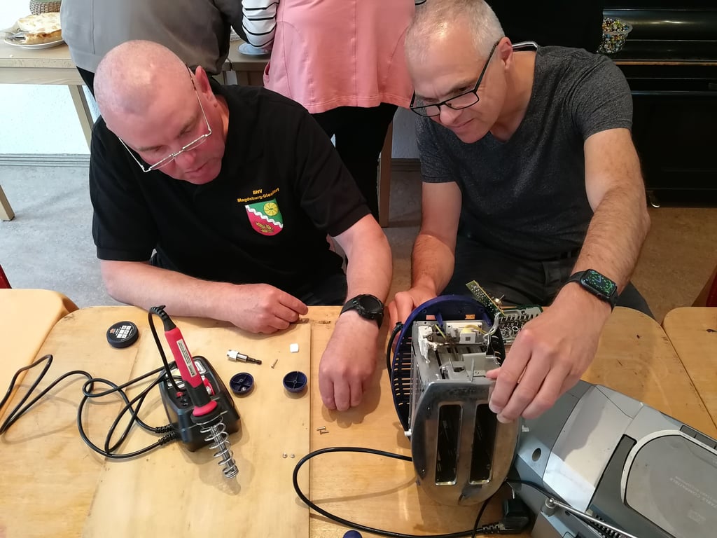Das Reparaturcafé in Magdeburg-Diesdorf hat über Facebook viel Zuspruch bekommen.