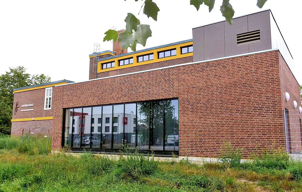Das Gröninger Bad in Magdeburg mit dem Anbau des modern ausgestatteten Johannes-Göderitz-Saales.