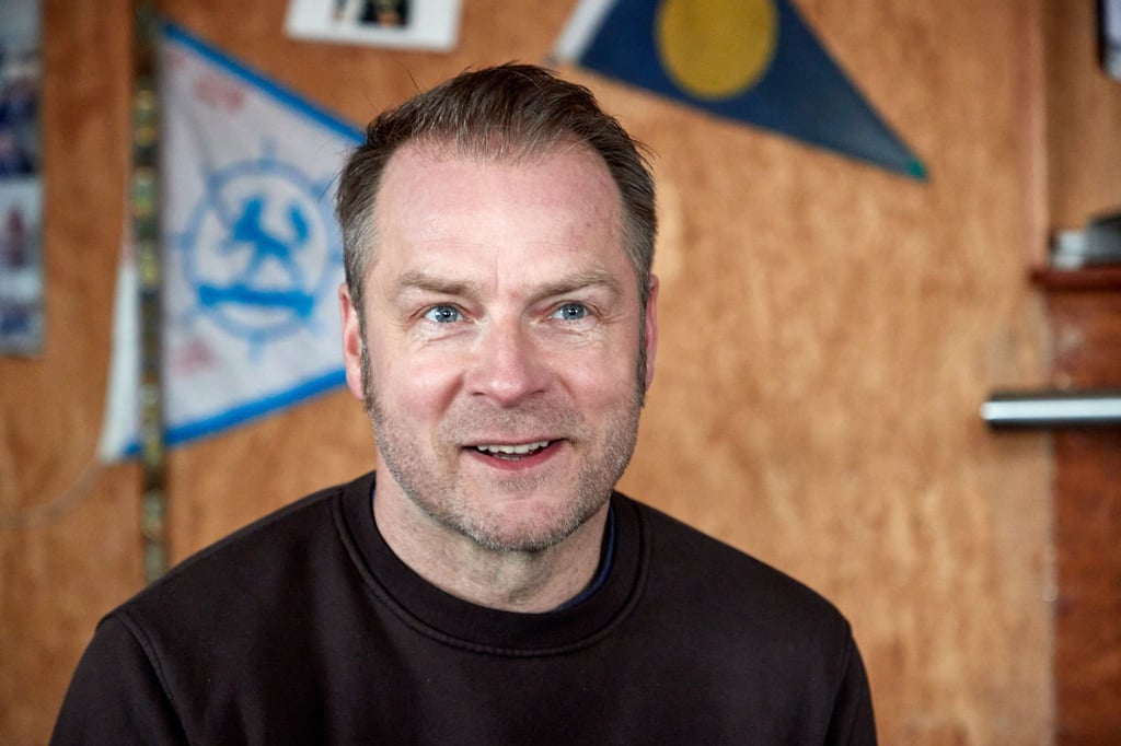 Hinnerk Schönemann ist in „Nord bei Nordwest“ vor und hinter der Kamera dabei.