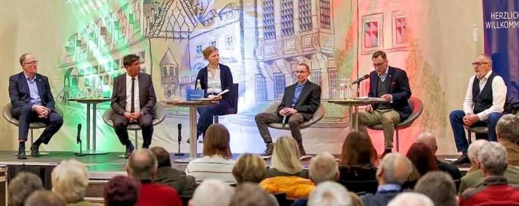 Die fünf Kandidaten der Oberbürgermeisterwahl in Zeitz beim Wahl-Forum der MZ
