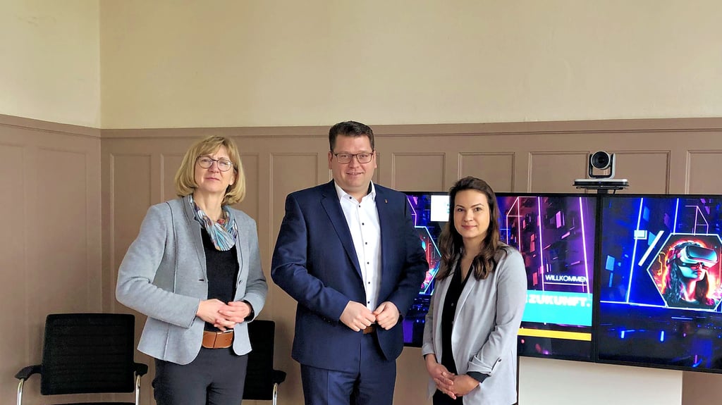 Stellten am Montag die Ausbildungsmesse „Job.Läuft“, die am 21. März in Wittenberg stattfinden wird, vor: Birgit Ruhland, Christian Tylsch und Monique Fritzsche (von links).