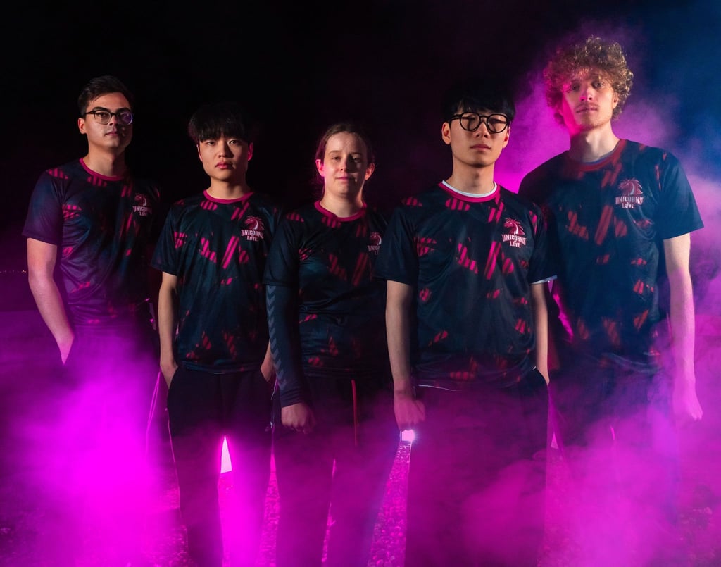 Als erste Frau wird Sayna (m) in der Division 1 der LoL-Liga Prime League ihr Debüt feiern.
