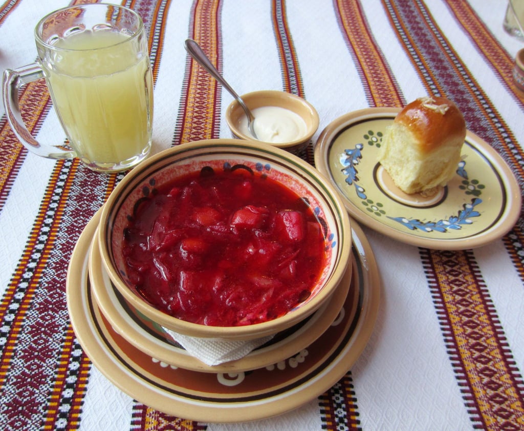 Roter Borschtsch. Um den Eintrag der ukrainischen Variante der Rote-Bete-Suppe in das Unesco-Verzeichnis des immateriellen Kulturerbes hatte es Streit gegeben.