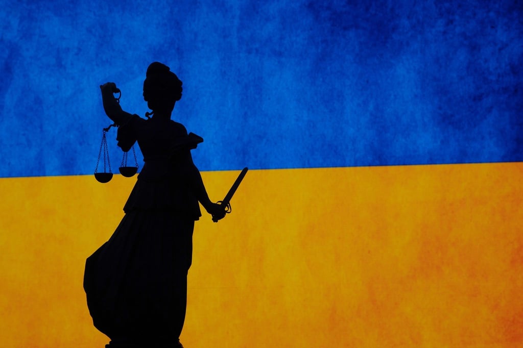 Durch die Flucht der Mutter mit seinem Kind nach Deutschland, kann ein Vater sein Sorgerecht in der Ukraine nicht mehr ausüben. Dennoch muss das Kind kriegsbedingt nicht zurück, so ein Gericht.