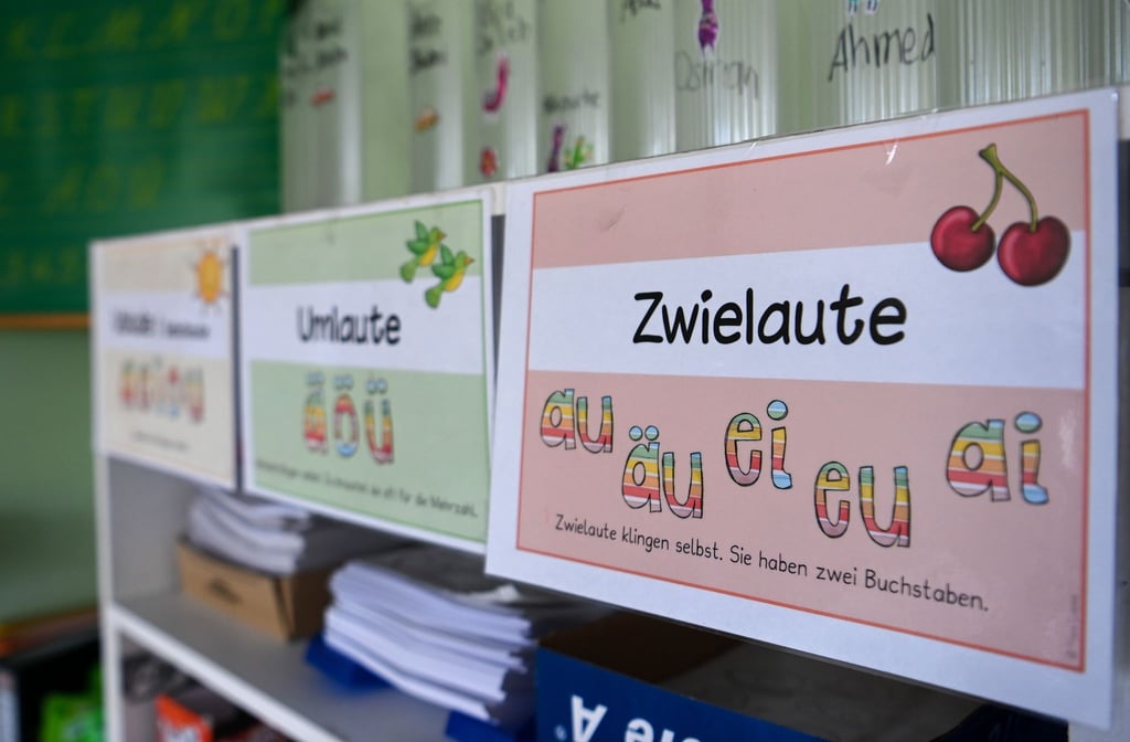 Im Deutschen die erste gelernte Sprache als Muttersprache bezeichnet. Sie schafft Vertrautheit und eine kulturelle Identität.