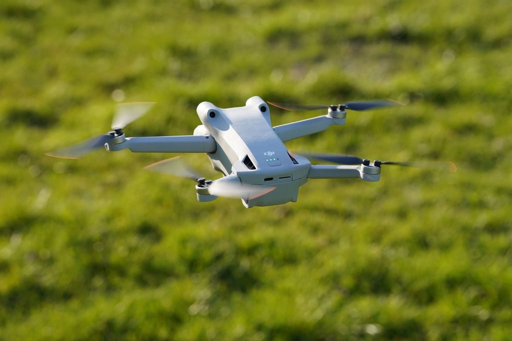 GPS an Bord? - Navigationsfähige Minidrohnen machen Pilotinnen und Piloten das Fliegerleben leichter, sind aber auch teurer als Modelle ohne GPS.