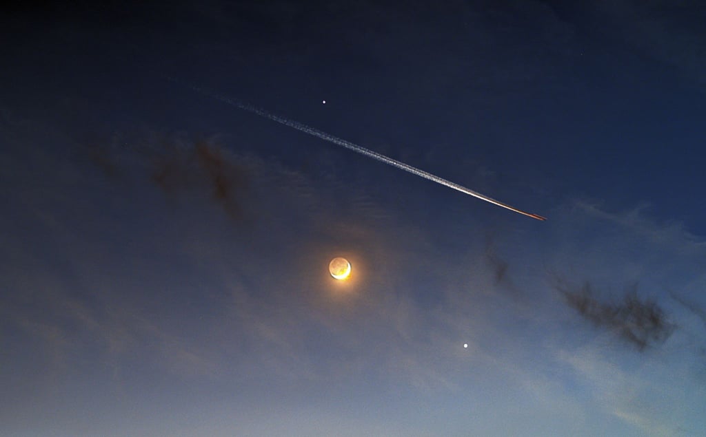 Blick auf die Planeten Venus und Jupiter am Abendhimmel.