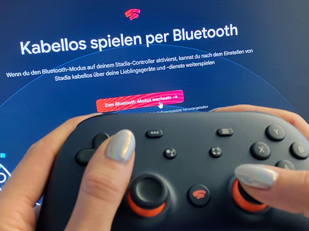 Weiterverwenden statt wiederverwerten. Der Stadia-Controller kann auch nach dem Aus des Spielestreamingdiestes mit einem Firmware-Update weitergenutzt werden.