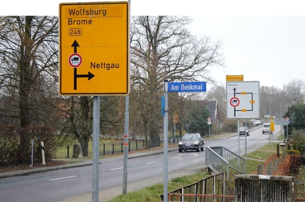 Der Abschnitt der Bundesstraße 248, der durch Mellin führt, soll im nächsten Jahr saniert werden. Dabei ist auch geplant, den vorhandenen Bürgermeisterkanal durch einen neuen Regenwasserkanal zu ersetzen.