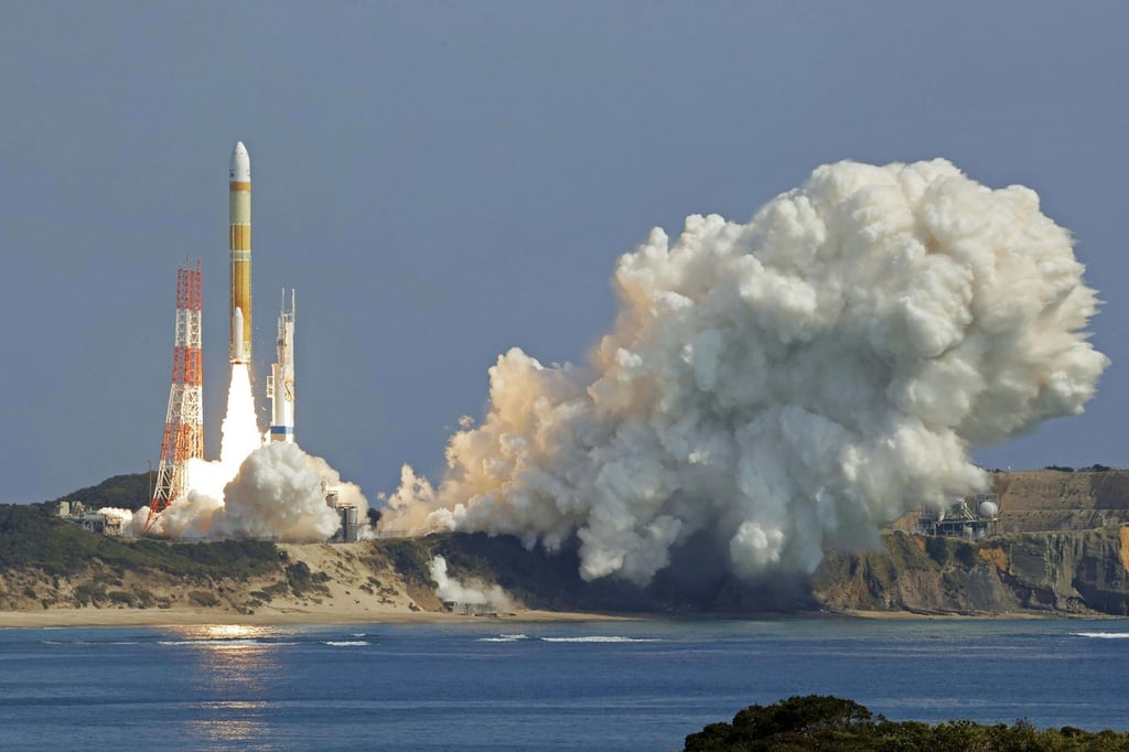 Die japanische Trägerrakete H3 beim Start. Kurz danach zerstörte sie sich selbst.