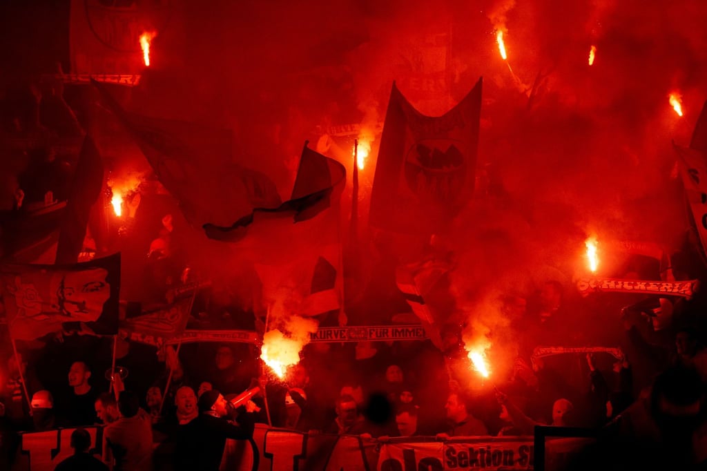 Die Bayern wurden für das Verhalten der FCB-Fans in Paris bestraft.