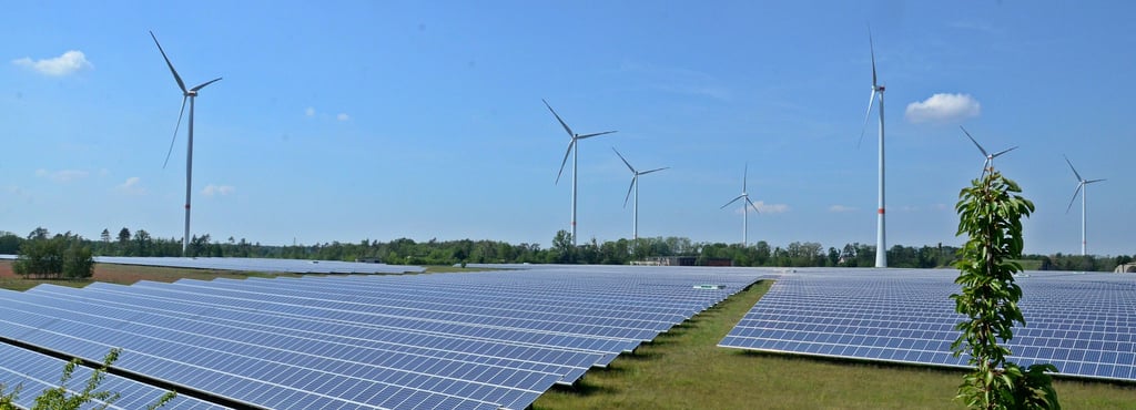 Rund um den Energiepark auf dem Flugplatz in Zerbst drehen sich bereits zahlreiche Windräder. Schon bald könnten es rund um Zerbst einige mehr sein.