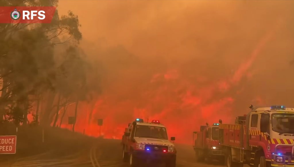 Ausgelöst wurde das Buschfeuer nordwestlich von Sydney wohl durch einen Blitzschlag.