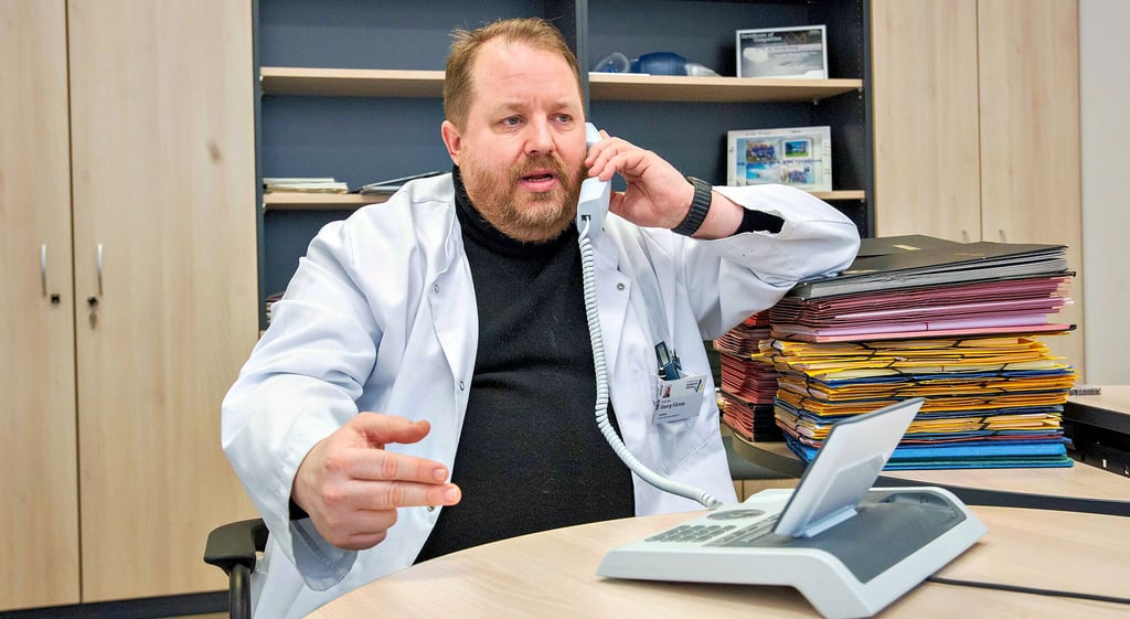 Bei der ersten Telefonsprechstunde des Städtischen Klinikums mit einem Chefarzt war der Chefarzt für innere Medizin II, PD Dr.med Georg Fürnau, Ansprechpartner für Patienten. Sein Telefon stand kaum still.