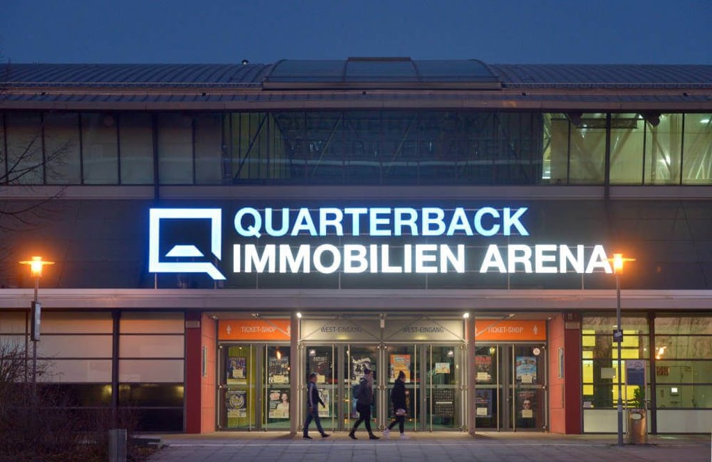 Quarterback Immobilien ist Namenssponsor der Leipziger Arena, in der viele Sportveranstaltungen und Konzerte stattfinden.