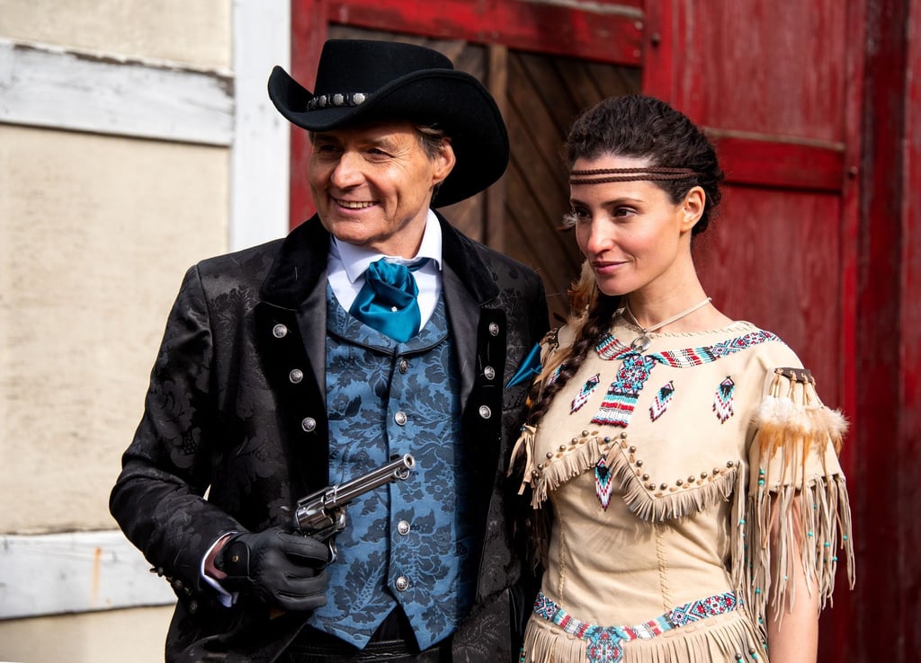 Die Schauspieler Wolfgang Bahro (l) als Gangsterboss Sander und Nadine Menz als Winnetous Schwester Nscho-tschi.