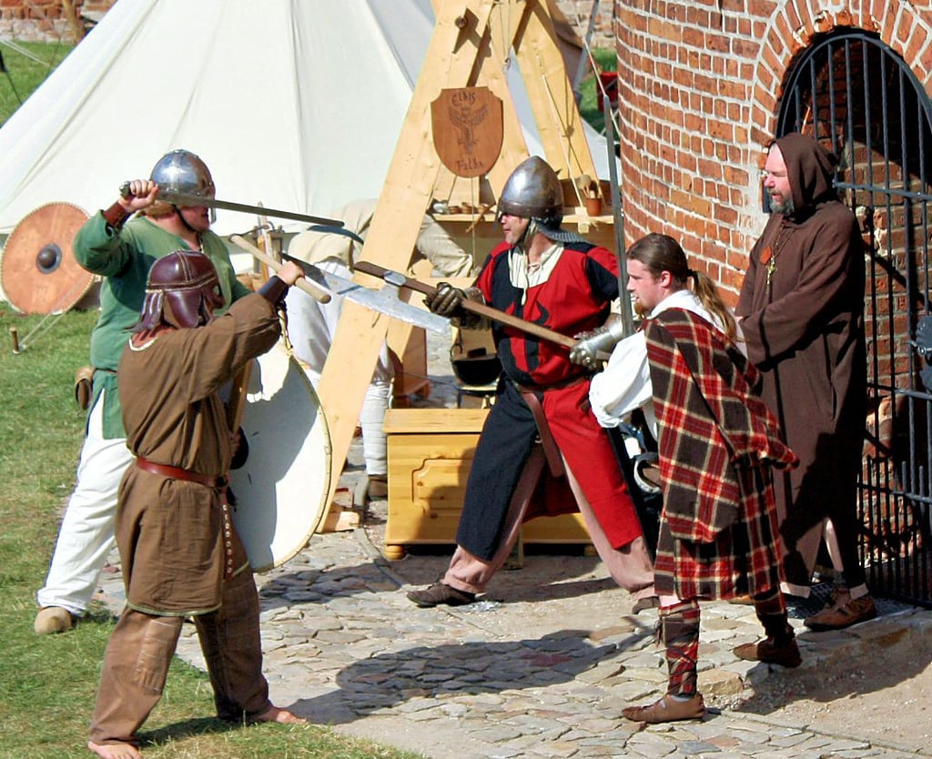 Der Burginnenhof rund um den Bergfried bietet eine tolle Kulisse für mittelalterliche Events.