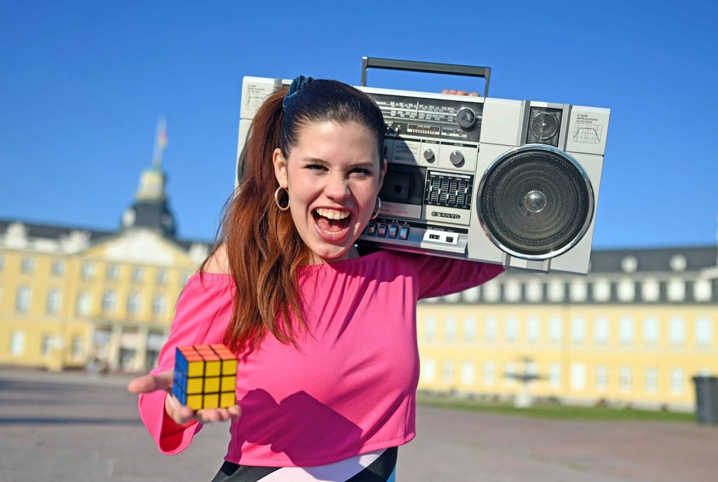 Ghettoblaster, Zauberwürfel und Aerobic: Ab dem 17. Juni 2023 startet im Badischen Landesmuseum die Ausstellung „Die 80er - Sie sind wieder da!“.