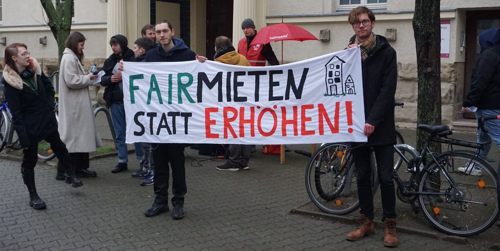 "Fairmieten statt Erhöhen": Kundgebung gegen angekündigte Mieterhöhungen in Wohnheimen des Studentenwerks Halle