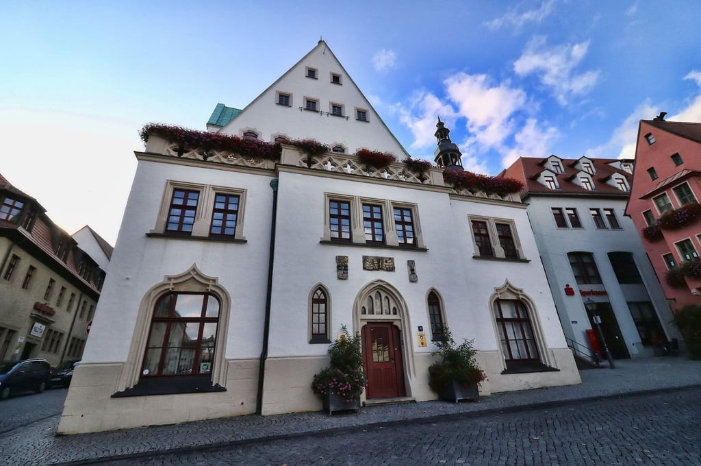 Symbolfoto - Blick auf das Rathaus in Eisleben