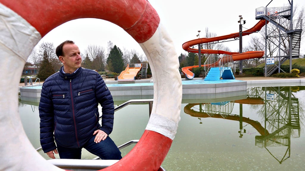 BFG- Geschäftsführer Thomas Gruschka hofft, dass sich bis zur Eröffnung der „Saaleperle“ Ende Mai noch drei weitere Rettungsschwimmer finden.