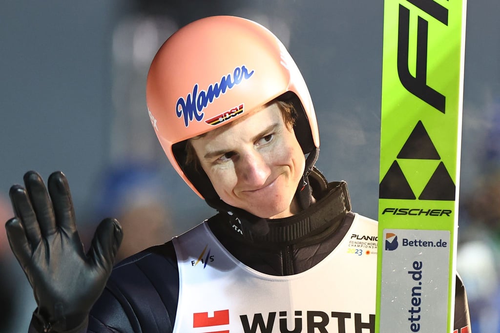 Karl Geiger sprang bei der Qualifikation in Oslo als bester Deutscher auf Rang 13.