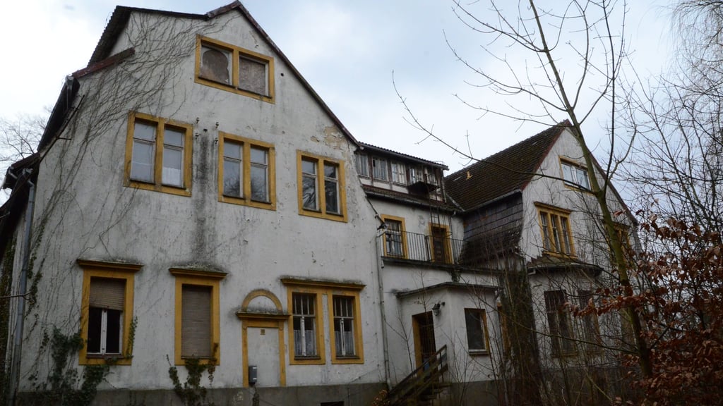 Die Villa Waldschnibbe in Gardelegen soll aus ihrem Dornröschenschlaf erwachen. Eine junge Frau Oberfeldwebel traut sich was ...