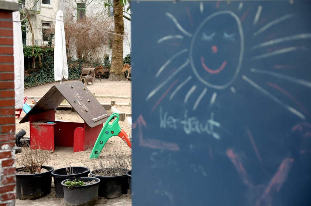 Kinder aus ärmeren und weniger gebildeten Familien sind bei der Vergabe von Kita-Plätzen nach wie vor benachteiligt. Das zeigt eine Studie.