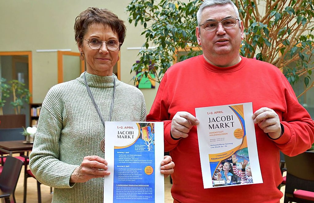 Kathrein Schätzing und Stefan Oldenburg vom Händlerverein „Wir für euch“, der den Jacobimarkt in Haldensleben organisiert.