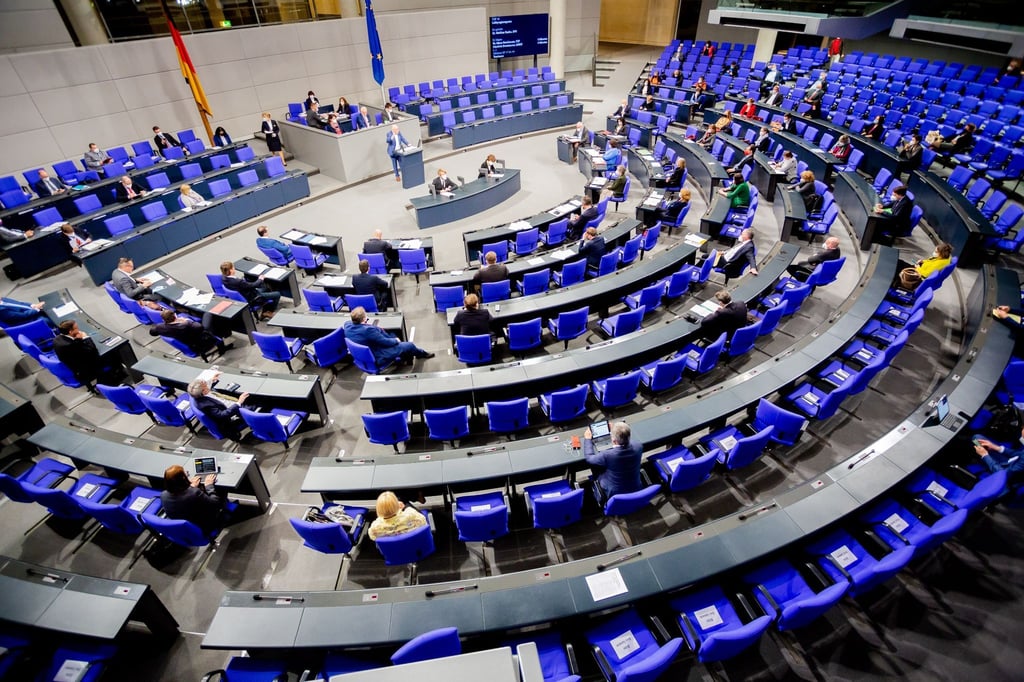 Zum Themendienst-Bericht vom 7. November 2022: Wer interessante Debatten aus dem Plenarsaal nicht live verfolgen kann oder Bundestagsreden später sehen will, wird online fündig.