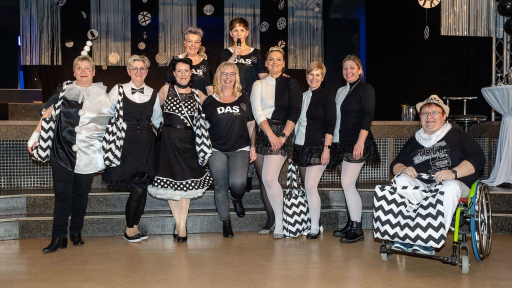 Die besten Kostüme in Schwarz und Weiß wurden in Prettin vom DAS-Team natürlich prämiert.