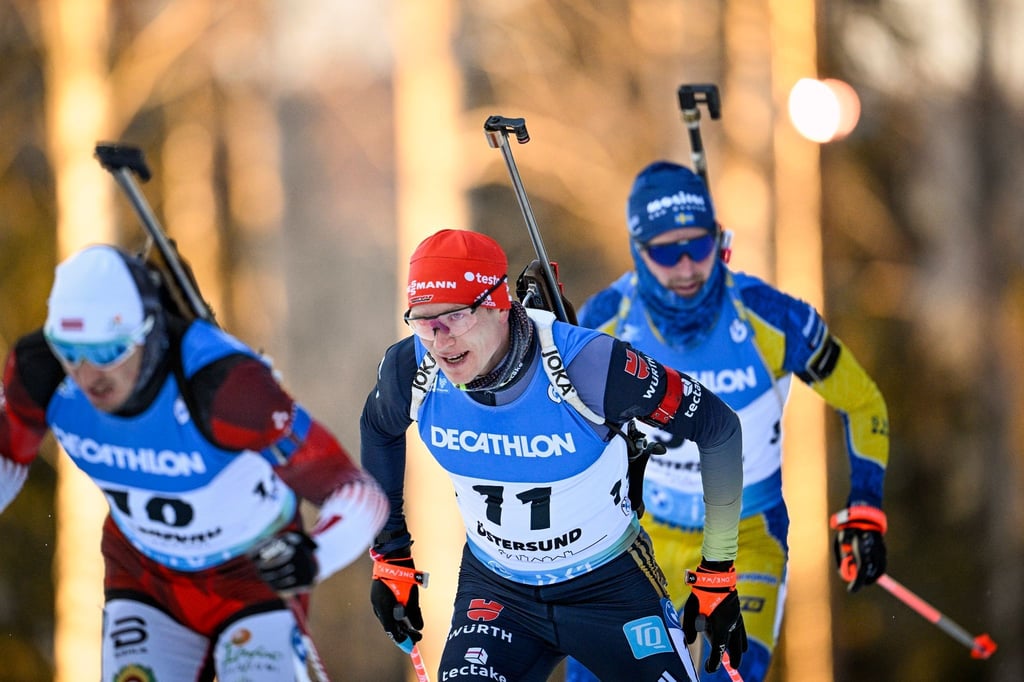 Benedikt Doll (M) feierte in Östersund seinen ersten Weltcup-Sieg der Saison.
