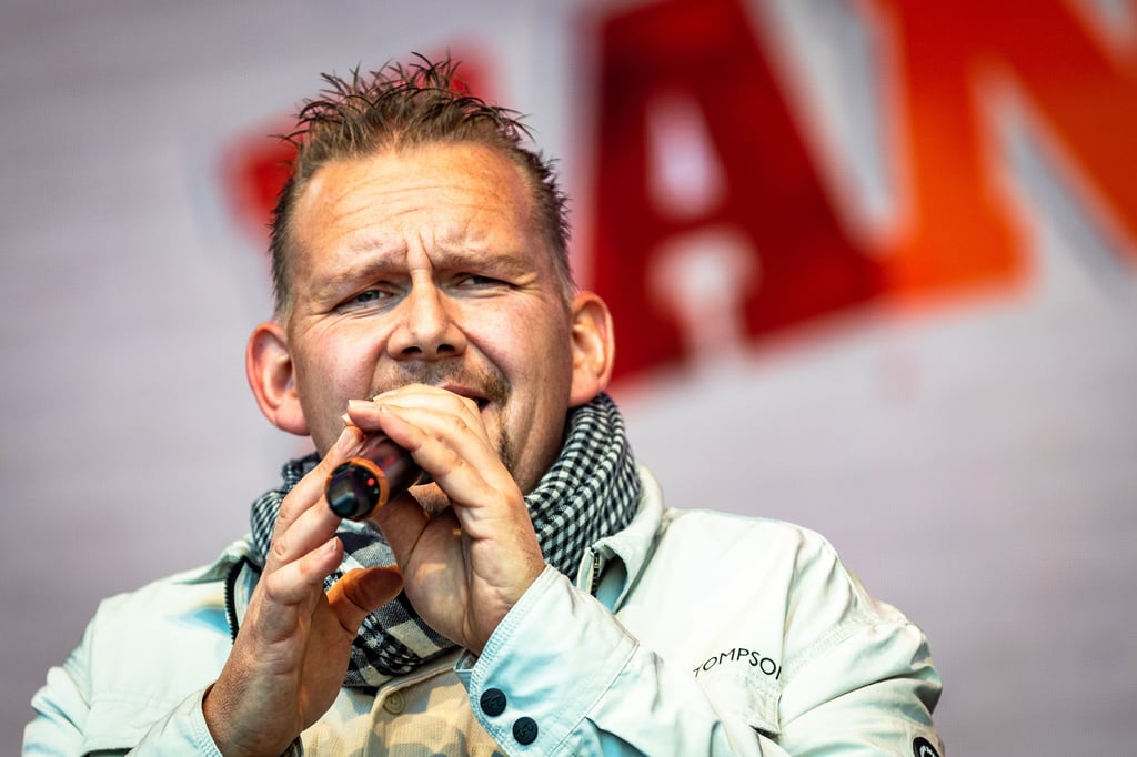 Der Schlagersänger René Rumberger tritt mit seiner Show „Schlager Hits Live“ am 18. März im Gasthof „Roter Löwe“ in Lützen auf.