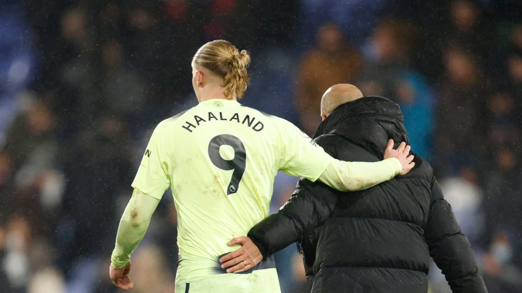 Herz und Seele von Man City: Stürmer Erling Haaland und Trainer Pep Guardiol (r.)