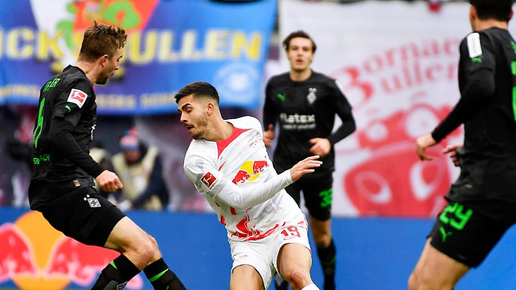 Opfergabe im Spiel gegen Gladbach: RB-Stürmer André Silva