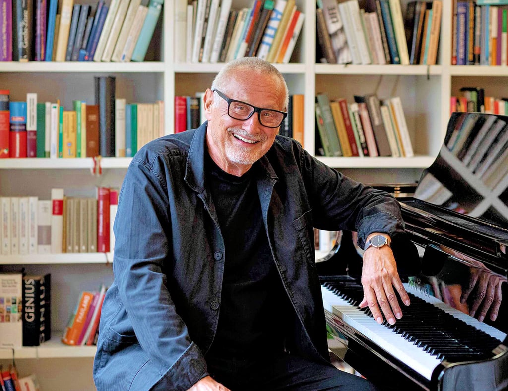 Liedermacher Konstantin Wecker geht wieder auf Tour und ist am Freitag zu Gast in Magdeburg.