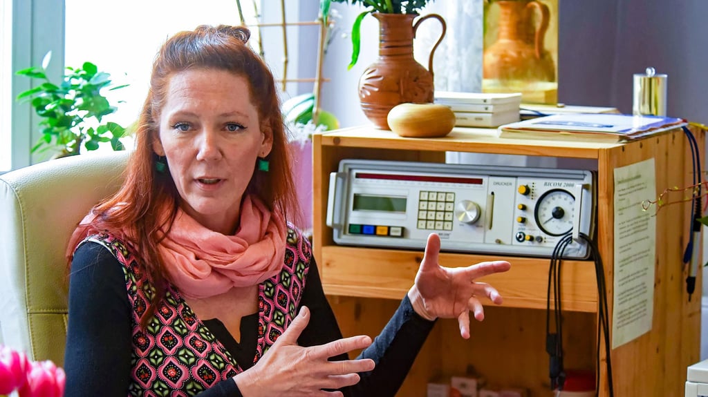 Katja Richter aus Aschersleben hat sich mit einer Praxis für Naturheilkunde selbstständig gemacht.